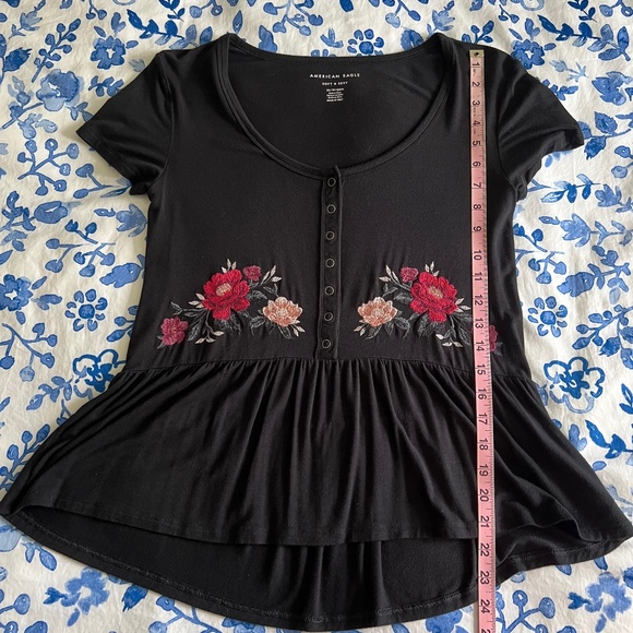 NWOT Women's American Eagle Soft & Sexy Embroidered Floral Black Knit Top XS - Picture 14 of 16
